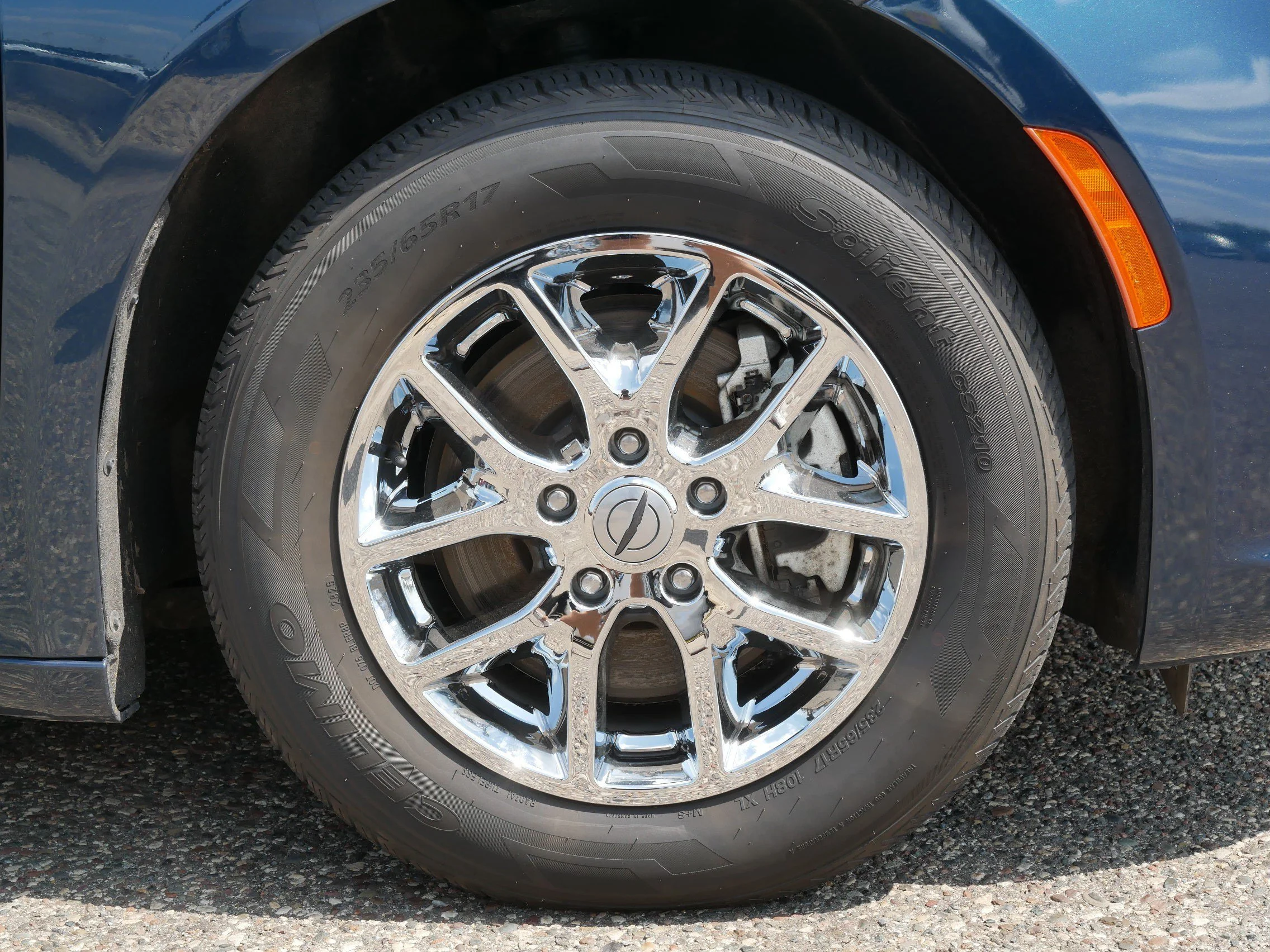 Used 2025 Fathom Blue Pearlcoat Chrysler Select image 15