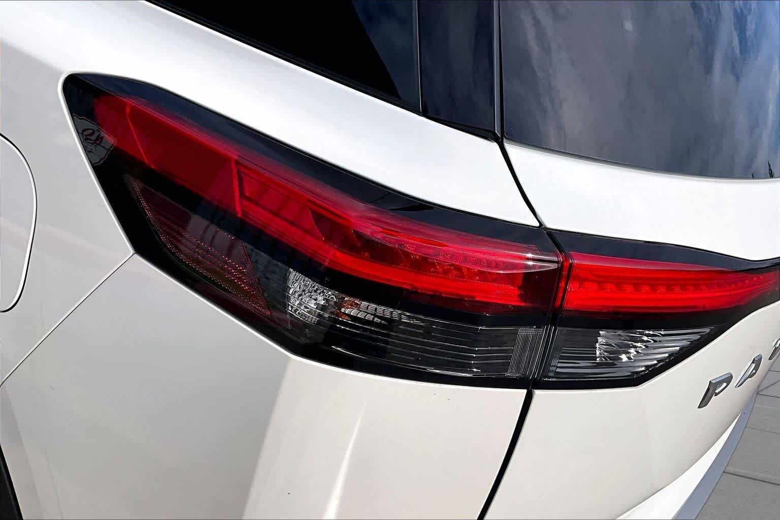 Used 2024 Pearl White Tricoat/Super Black Nissan Platinum image 27