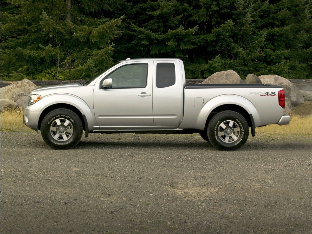 Used 2010 Silver Lightning Metallic Nissan SE image 1