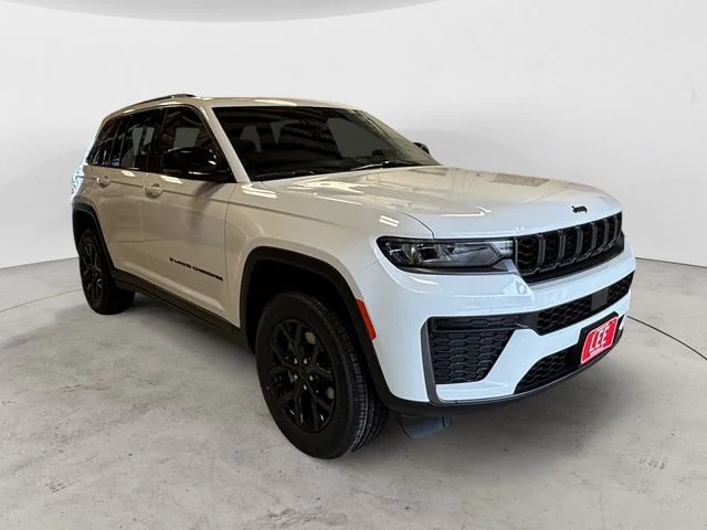 New 2026 White/off-white Jeep Laredo Altitude image 8
