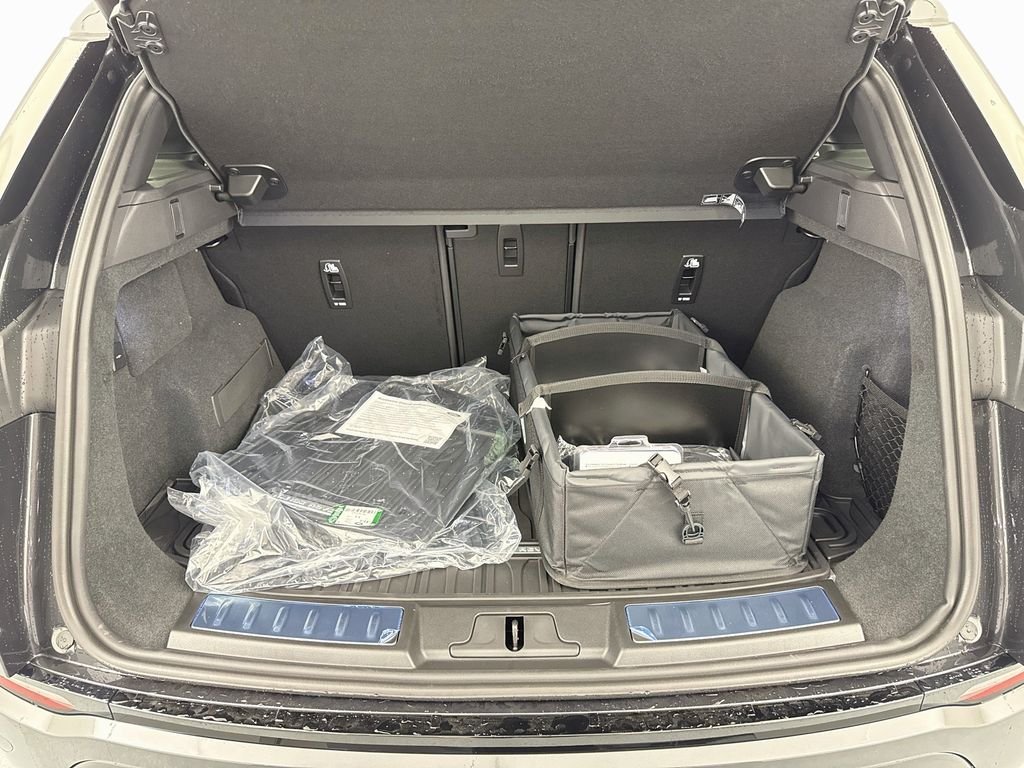 New 2026 Carpathian Grey Land Rover Hoxton Edition image 27