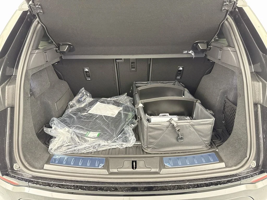 New 2026 Carpathian Grey Land Rover Hoxton Edition image 27