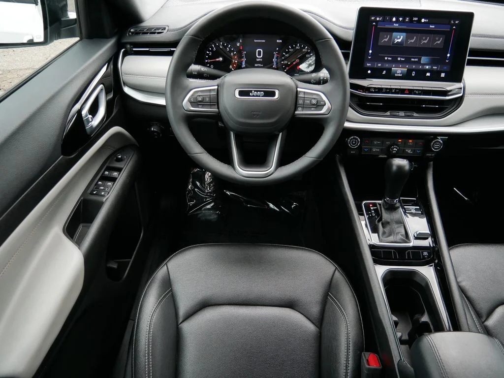 2025 Jeep Compass Limited - Photo 12