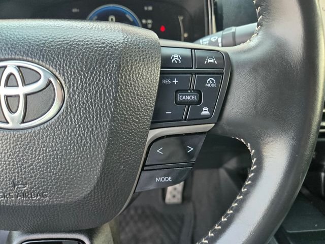 Used 2025  Toyota SE image 18