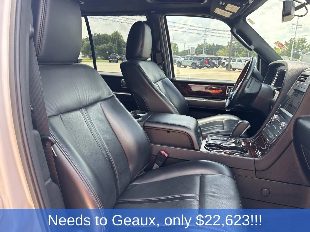 Used 2017 White Lincoln Select image 33