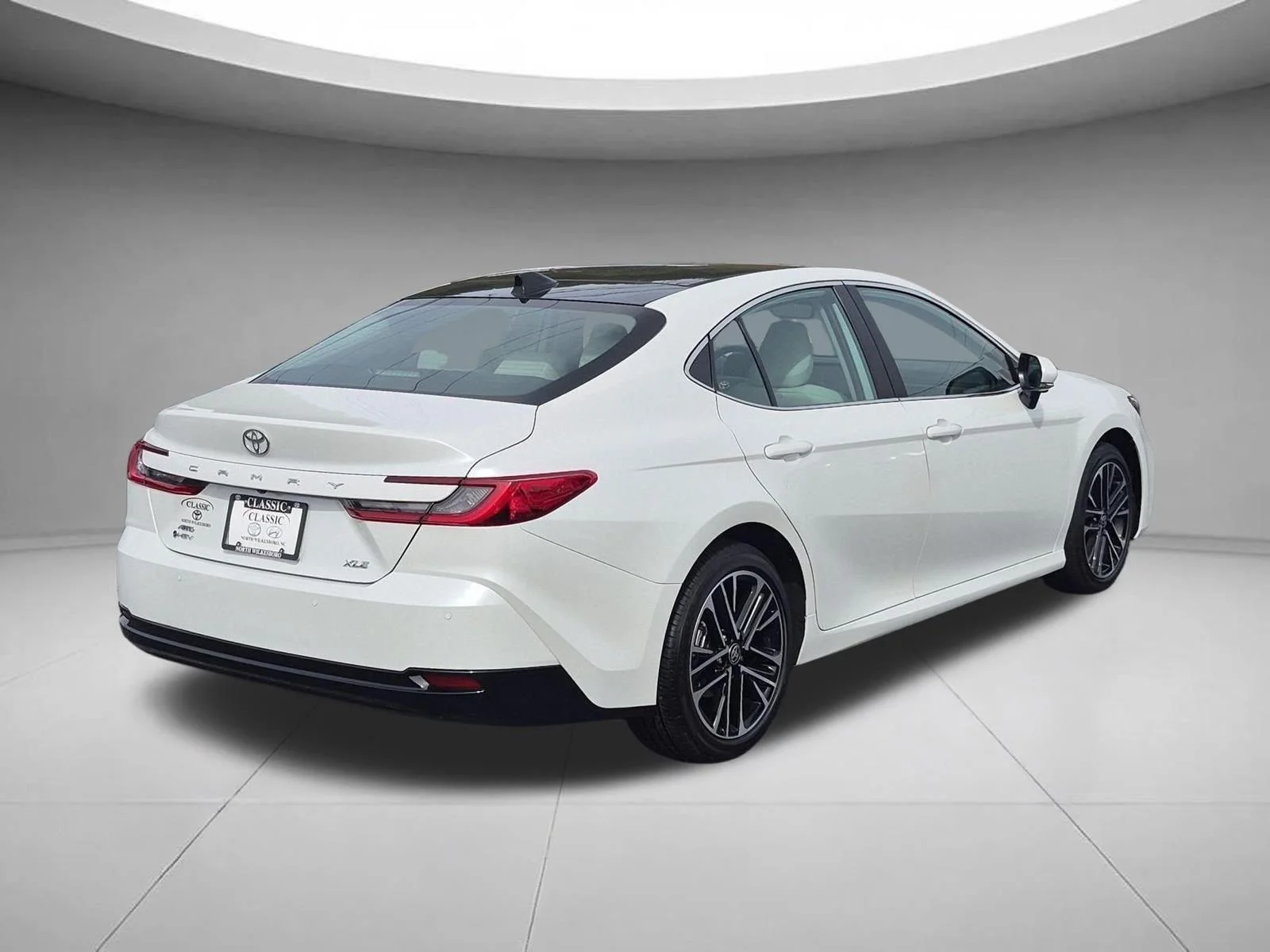 Used 2026 Wind Chill Pearl Toyota XLE image 5