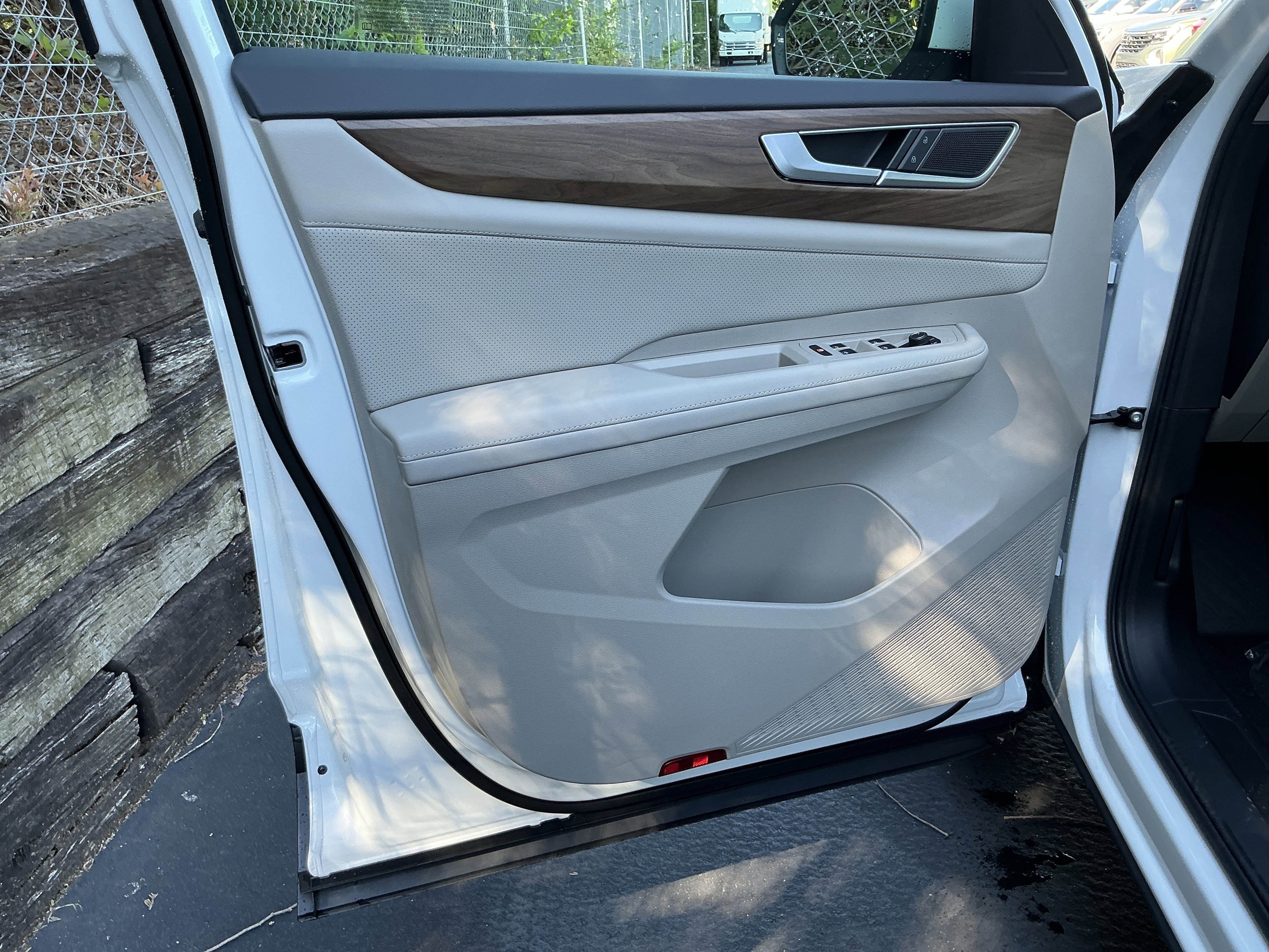 New 2026 Opal White Pearl Volkswagen 2.0T SE image 9