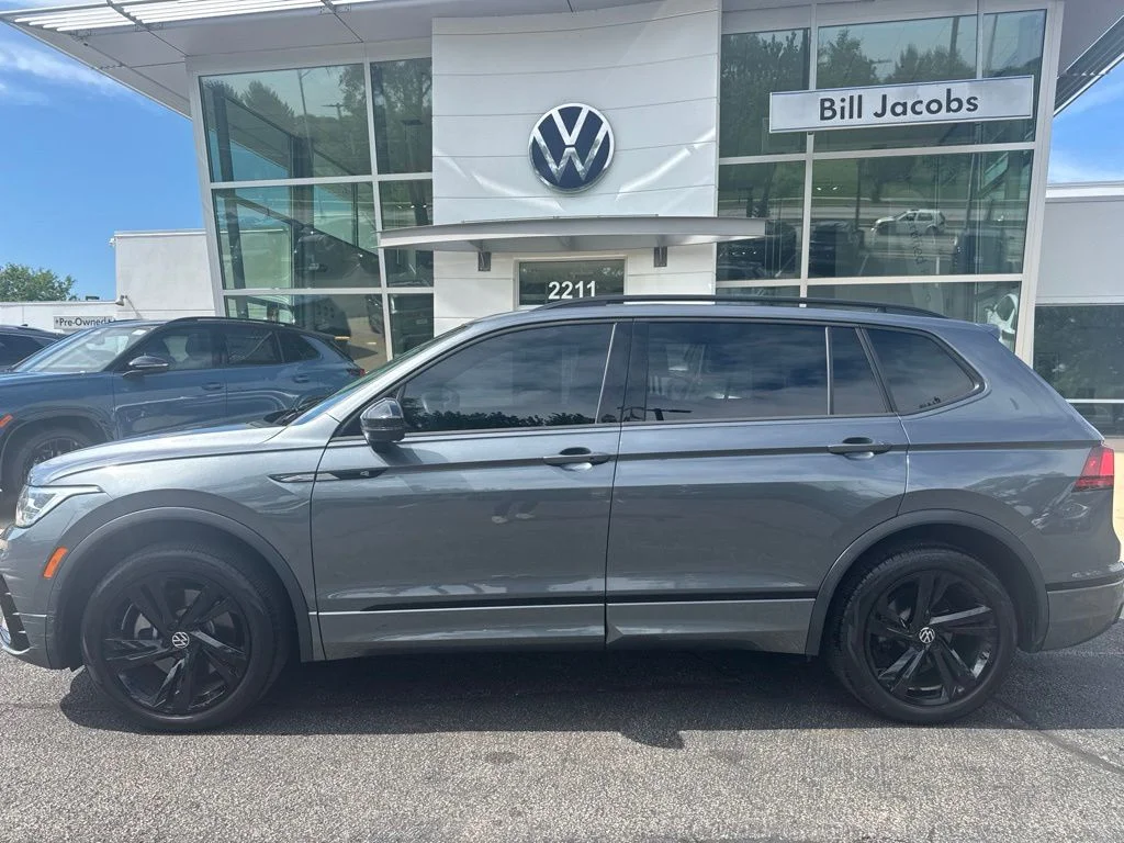 Used 2024 Platinum Gray Metallic Volkswagen 2.0T SE R-Line Black image 4
