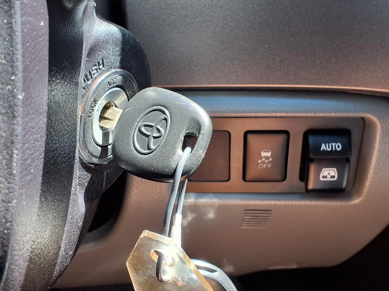 2016 Toyota Sequoia Limited - Photo 19