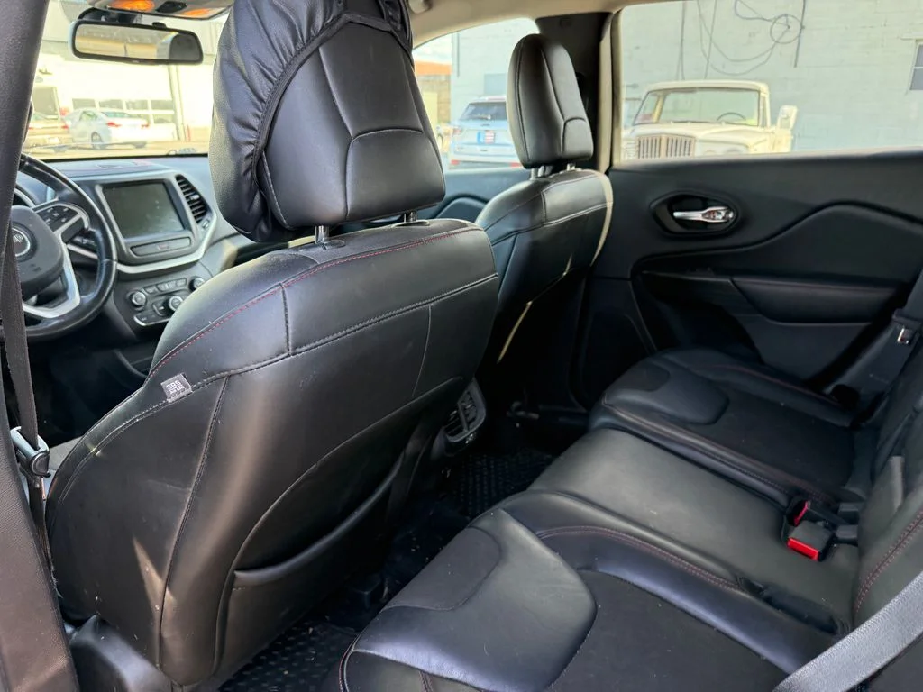 Used 2015 Red Jeep Trailhawk image 13
