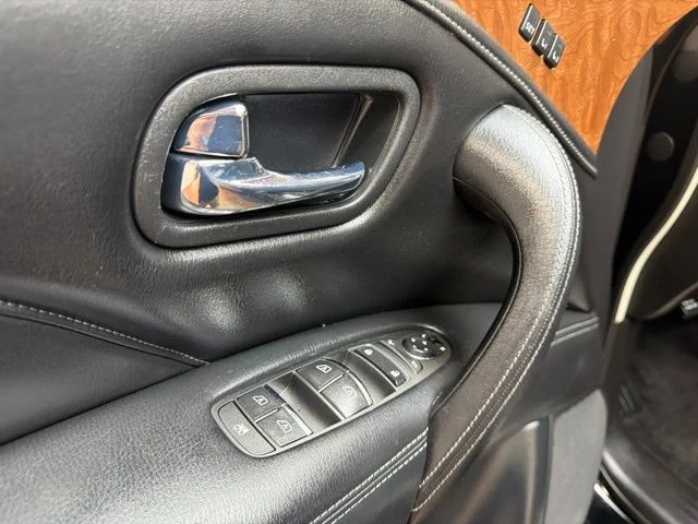 Used 2019 Black Obsidian INFINITI LUXE image 22