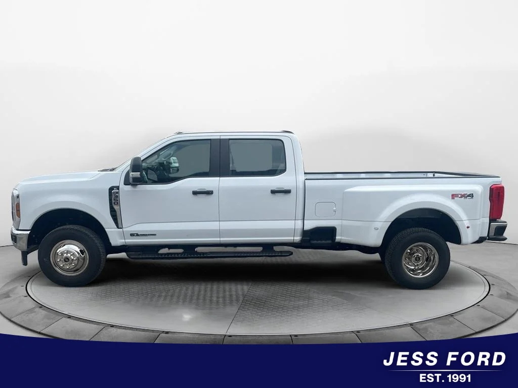 New 2026 Oxford White Ford F-350® XL image 2