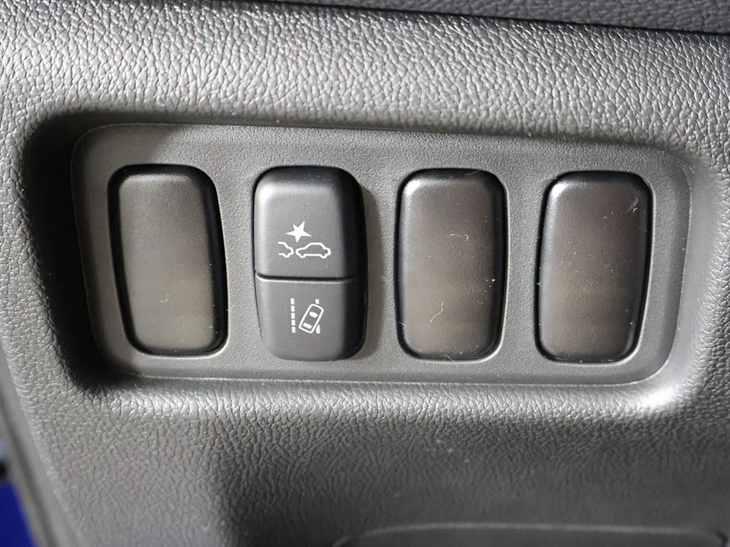 New 2026 Blue Mitsubishi 2.0 LE image 31