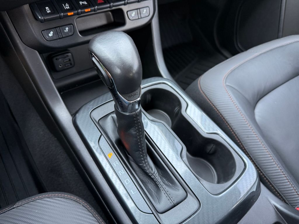Used 2022 White GMC AT4 w/Leather image 31