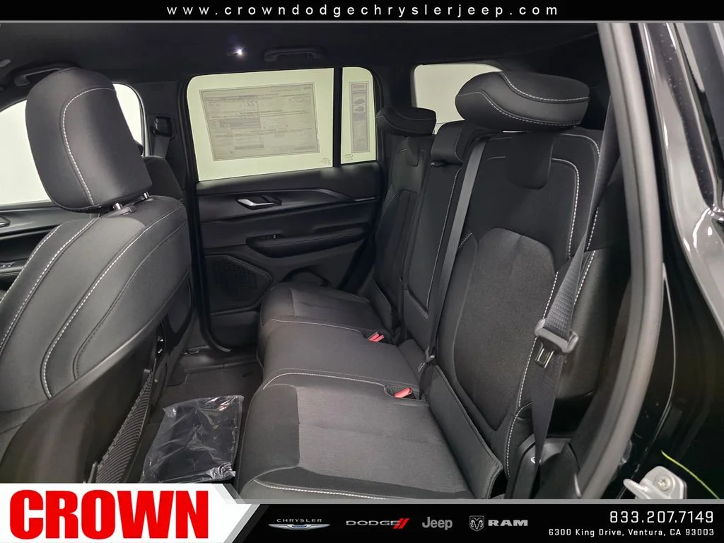 New 2026 Diamond Black Crystal Pearlcoat Jeep  image 12