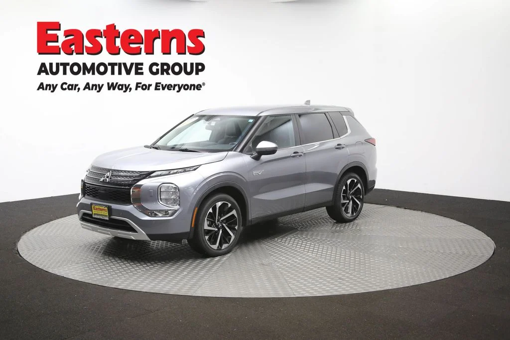 Used 2023 Silver Mitsubishi SE image 56
