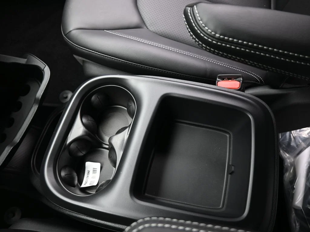 2026 Chrysler Voyager LX - Photo 22