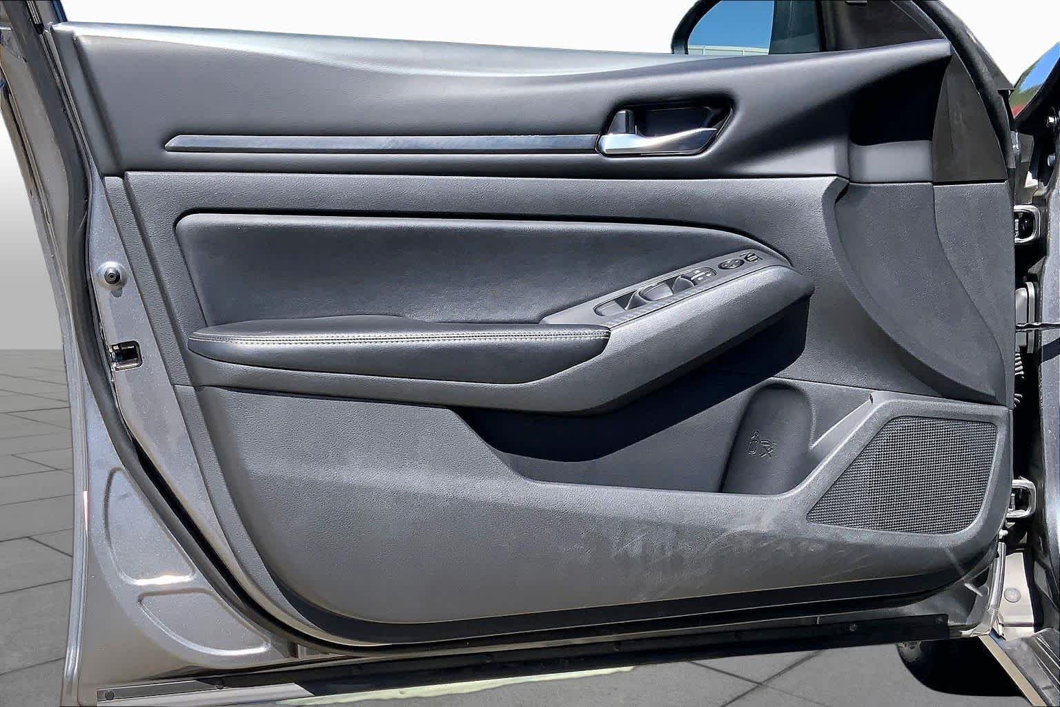 Used 2024 Gun Metallic Nissan 2.5 SV image 21