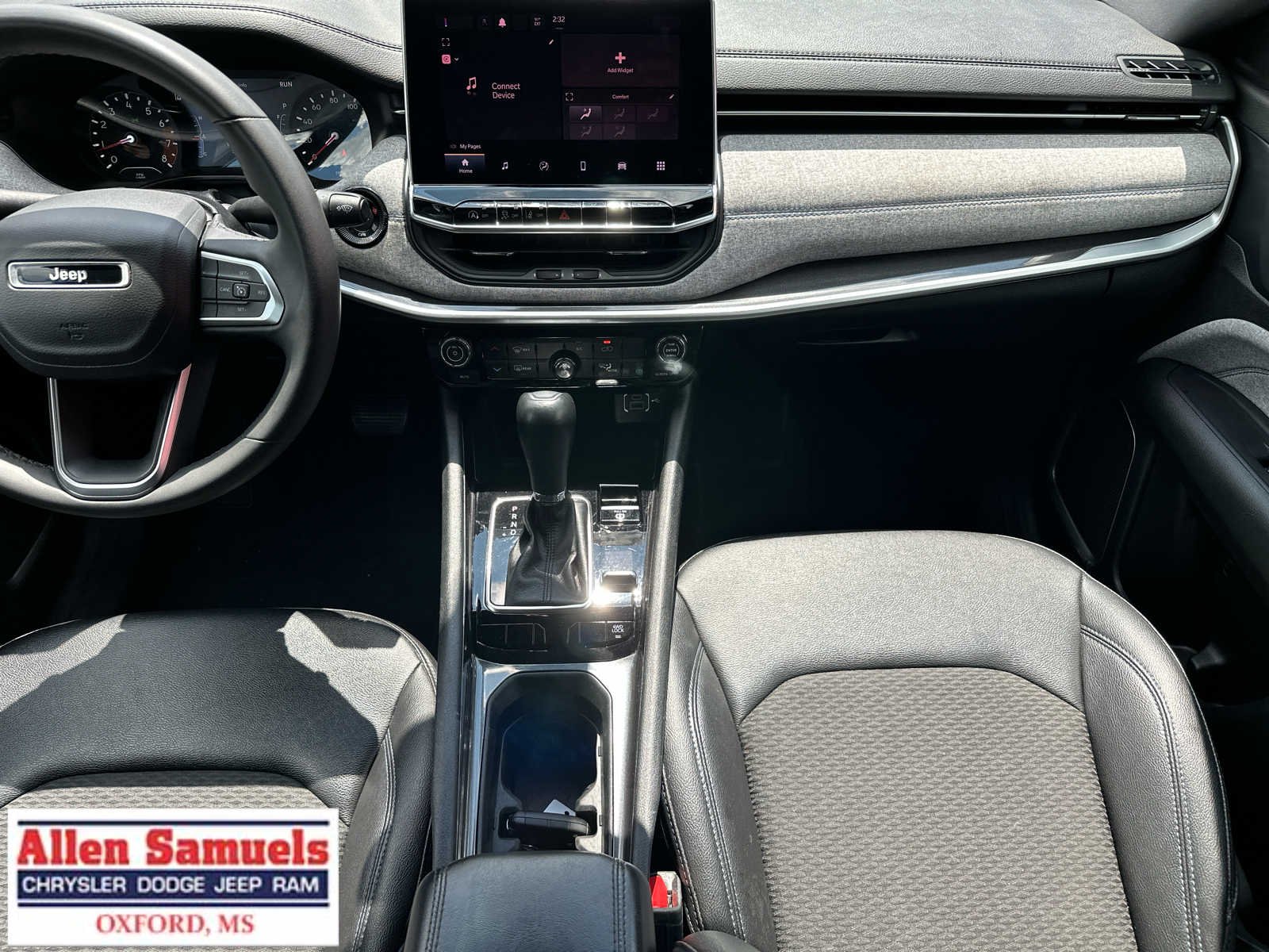 Used 2024 Sting-Gray Clearcoat Jeep Latitude image 15