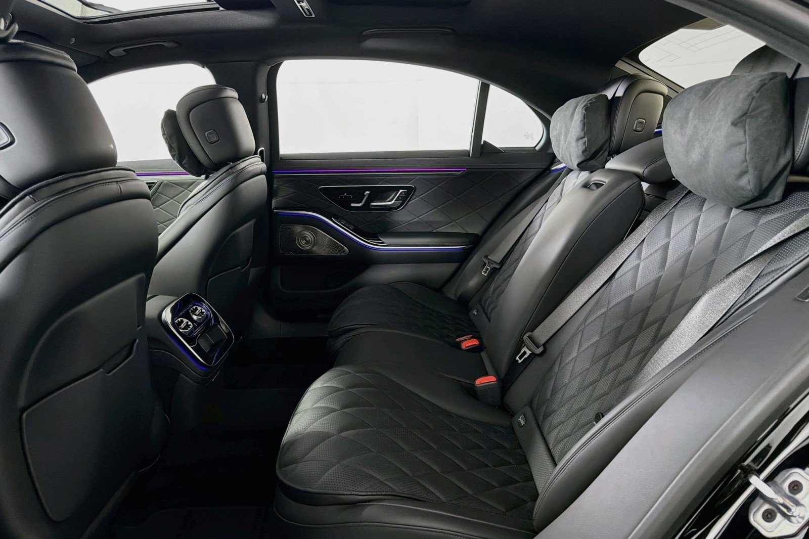 New 2027 Obsidian Black Metallic Mercedes-Benz S 580 4MATIC® Sedan image 7