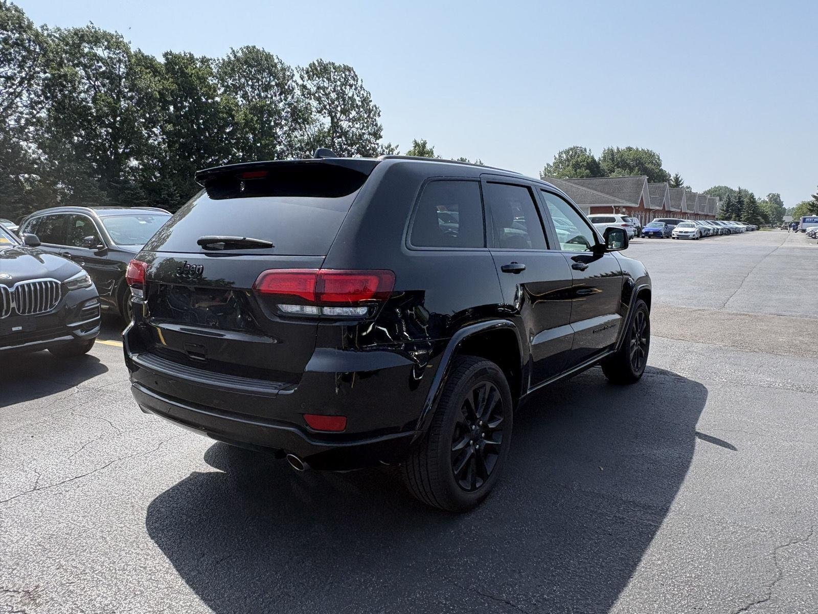 Used 2020 Diamond Black Crystal Pearlcoat Jeep Altitude image 7