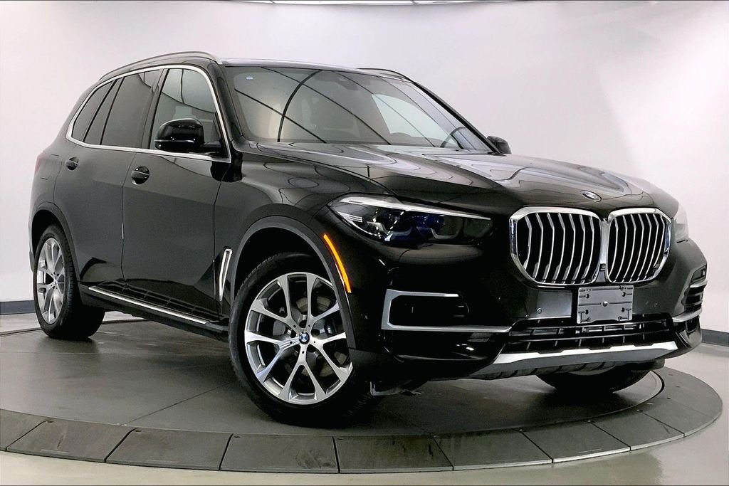 Used 2022 Black Sapphire Metallic BMW  image 1