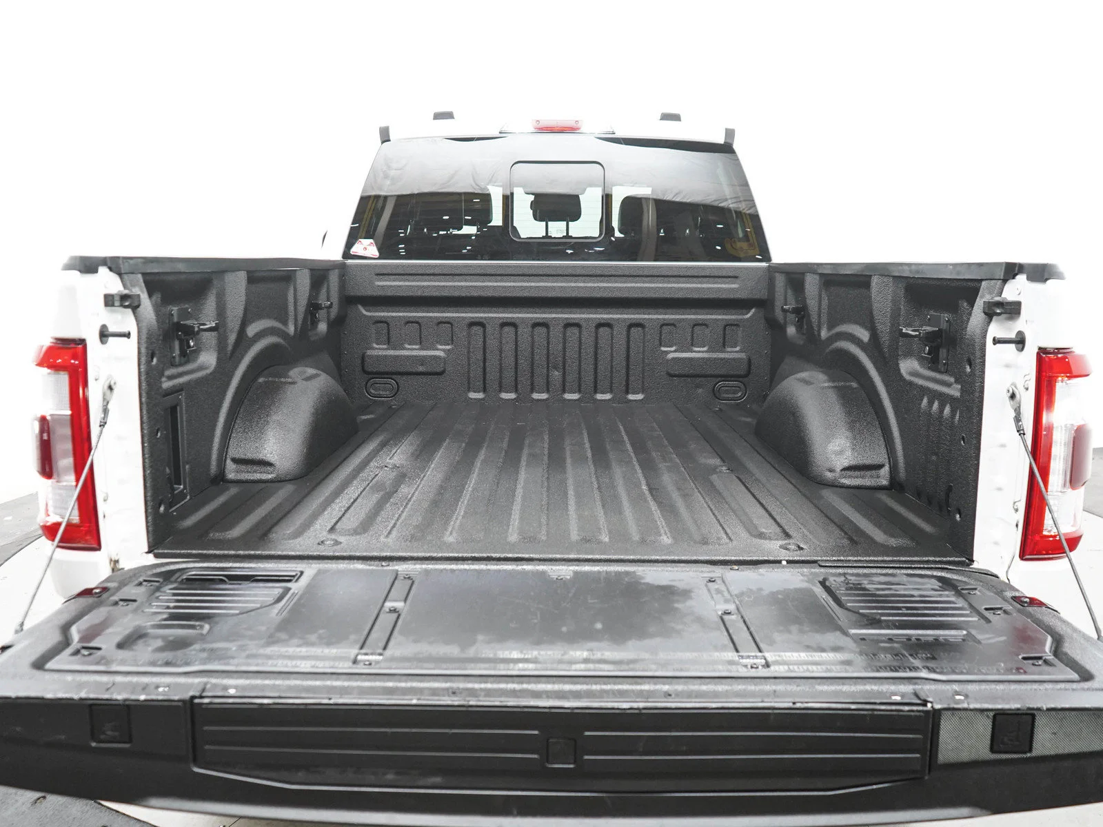 Used 2023  Ford Lariat image 16