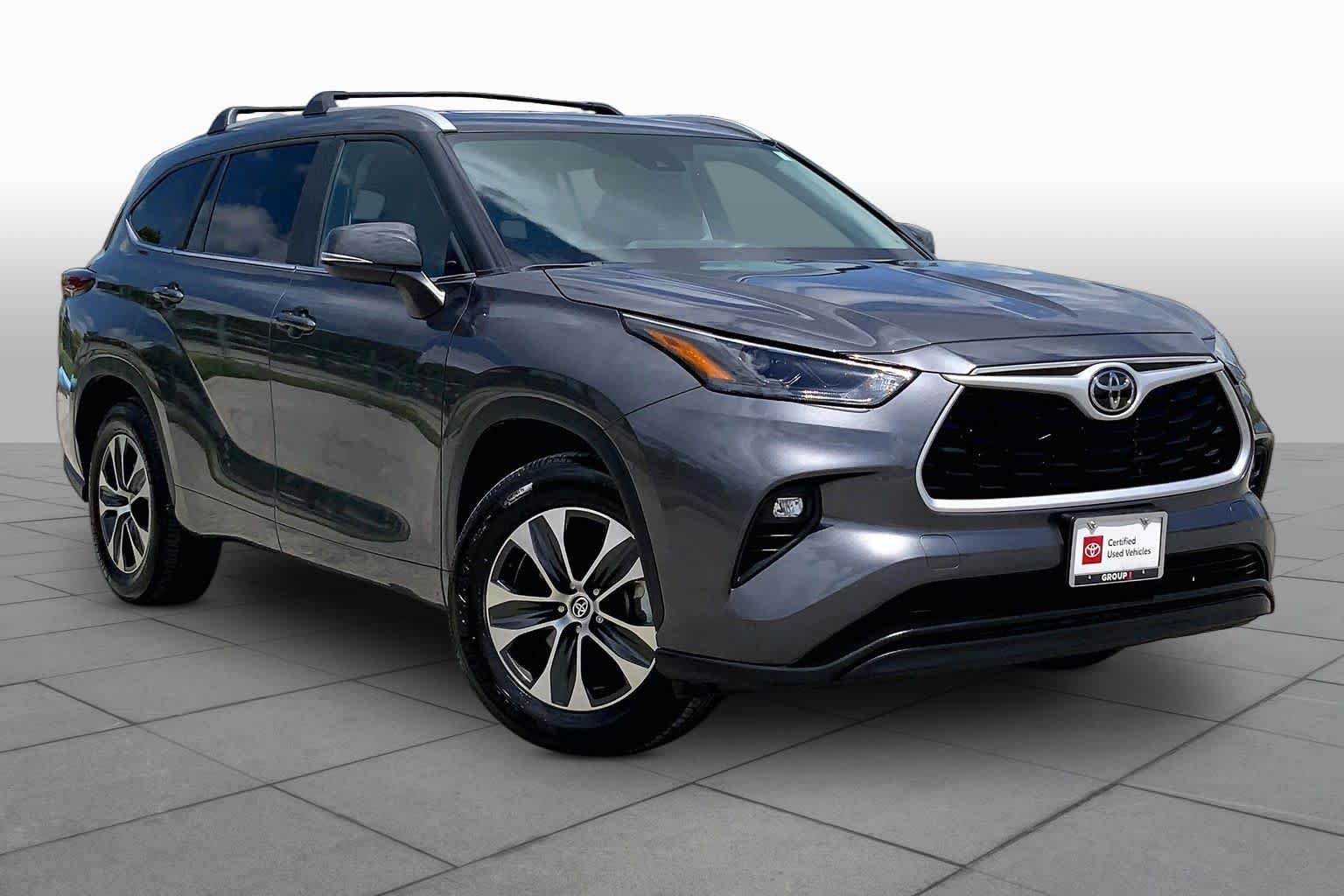 Used 2025 Magnetic Gray Metallic Toyota XLE image 3