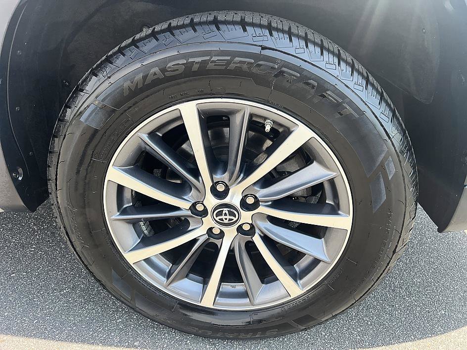 Used 2018 Celestial Silver Metallic Toyota XLE image 10