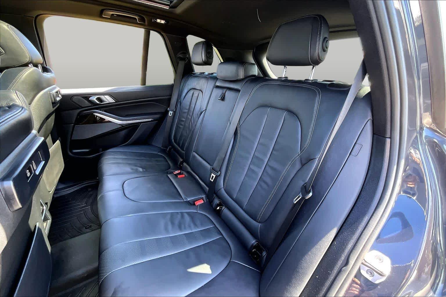 Used 2020 Arctic Gray Metallic BMW sDrive40i image 20