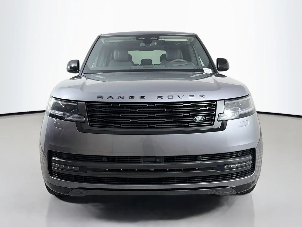 New 2026 Eiger Grey Land Rover SE image 2