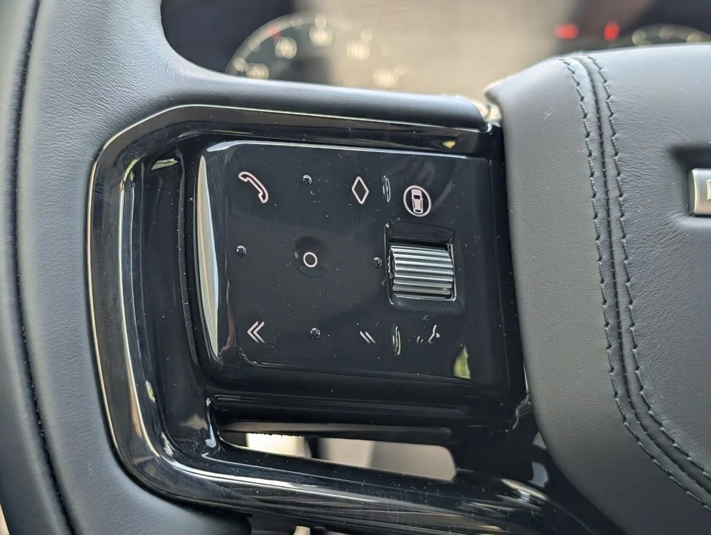 New 2026 Arroios Grey Land Rover Dynamic SE image 24