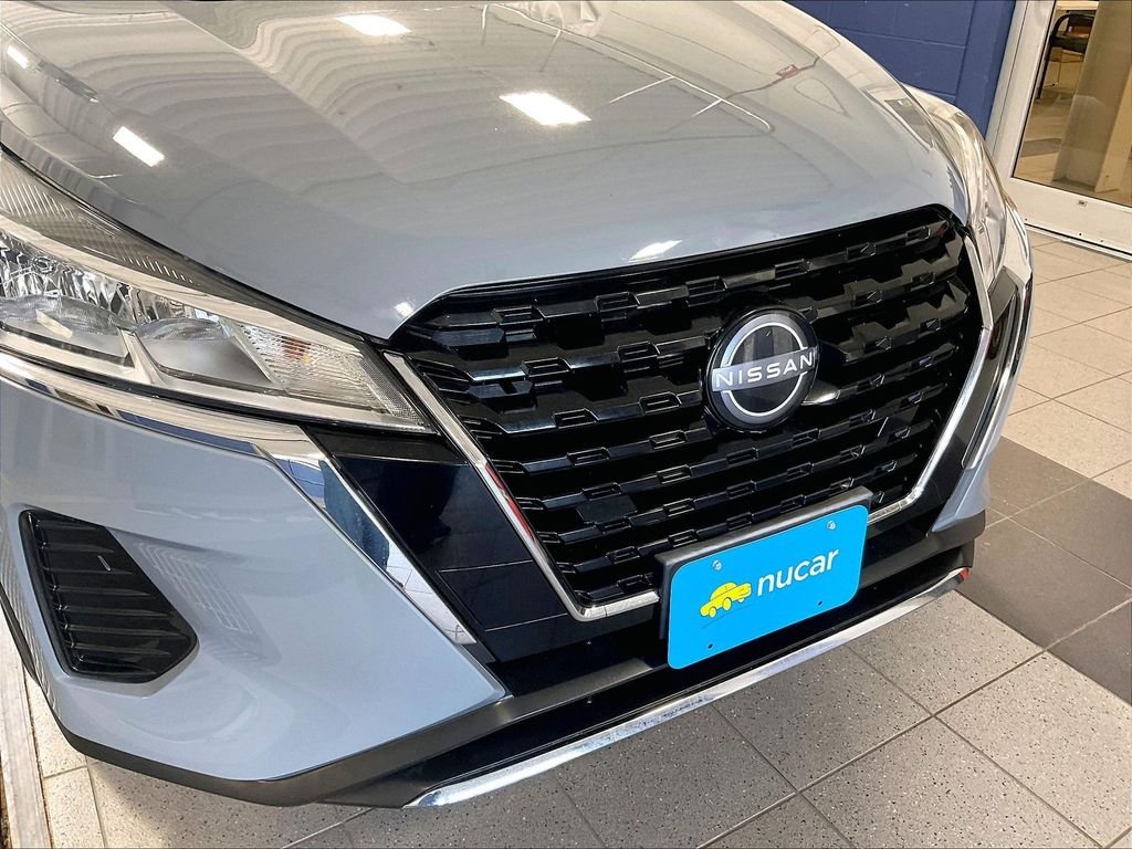 Used 2024 Gray Nissan SV image 31