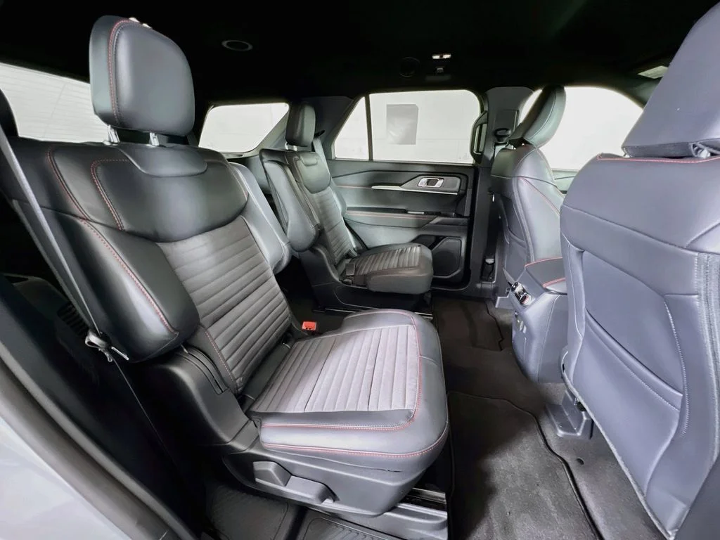 New 2026 Space White Metallic Ford ST-Line image 17