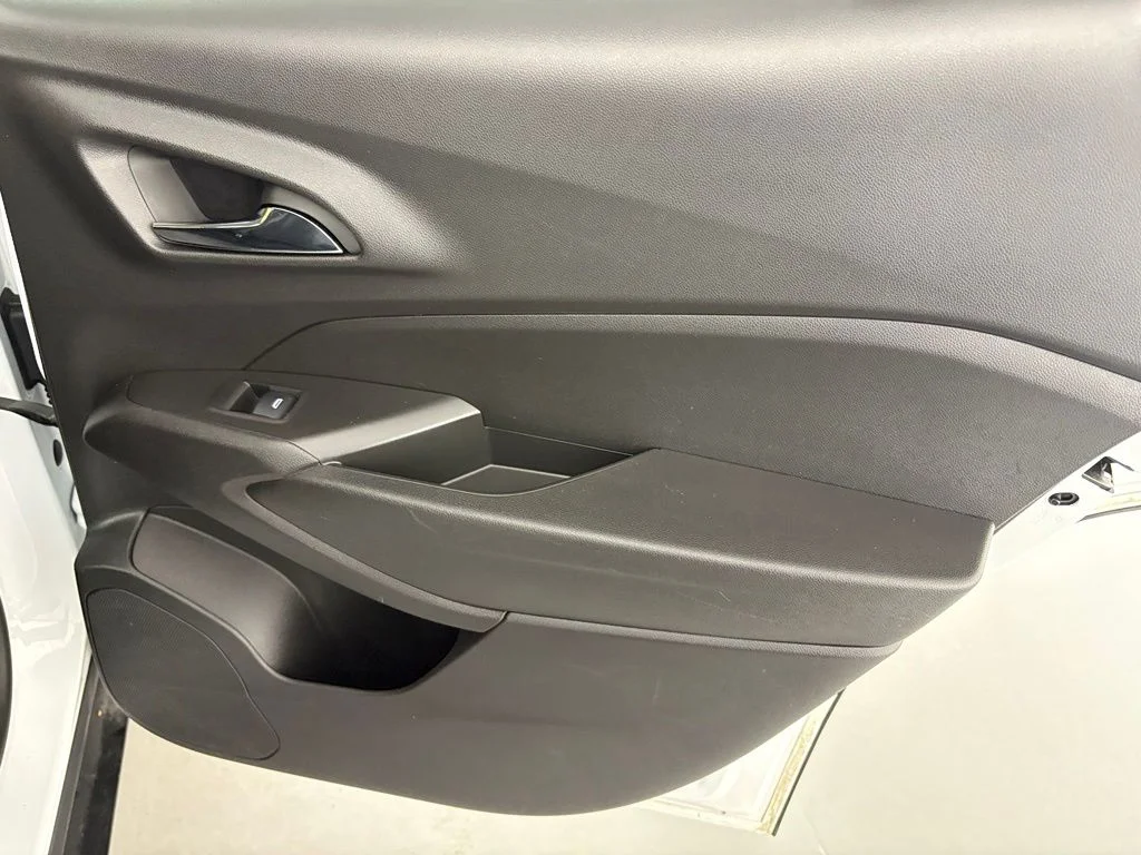 Used 2025 White Chevrolet LT image 42