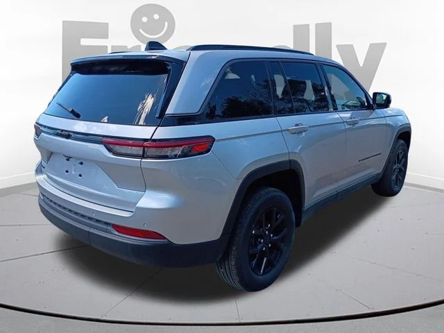 New 2026 Silver Zynith Exterior Paint Jeep Altitude image 5