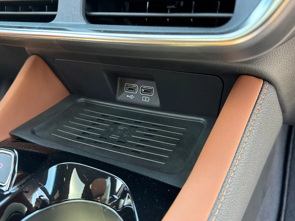 2025 VinFast VF 8 Plus - Photo 15