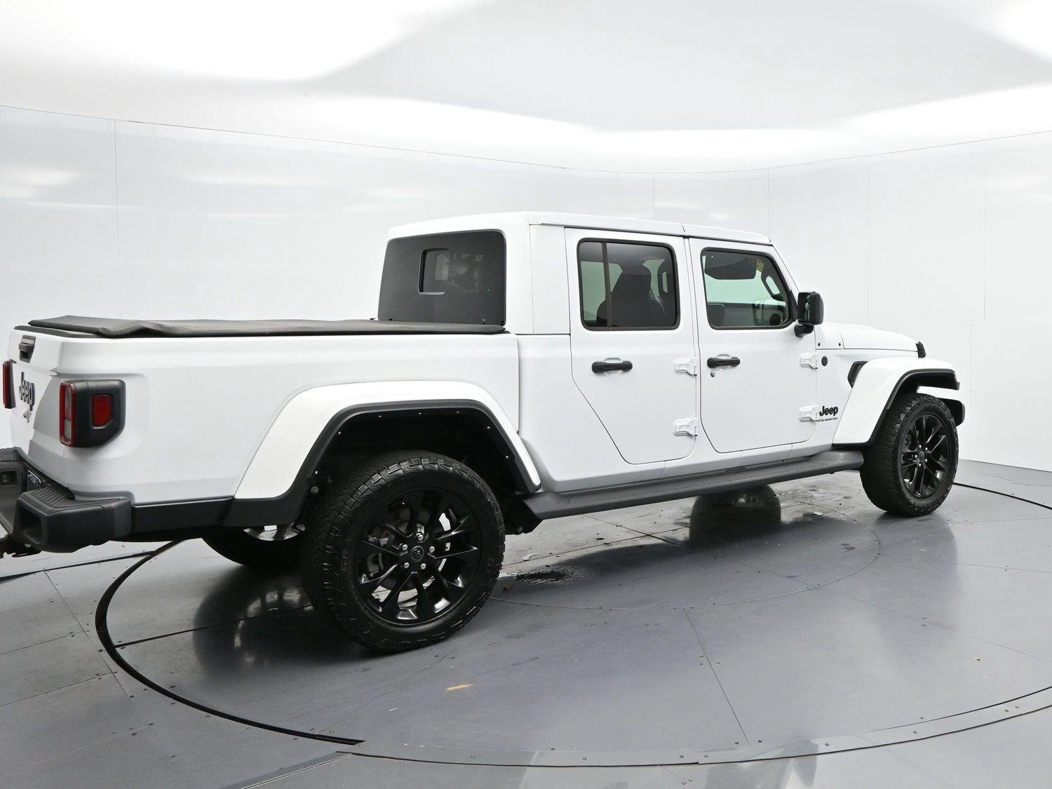 Used 2025 White Jeep Nighthawk image 7