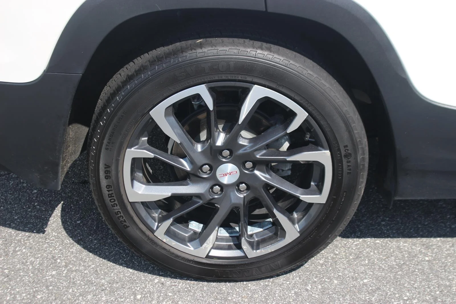 Used 2022 White Frost Tricoat GMC SLT image 40
