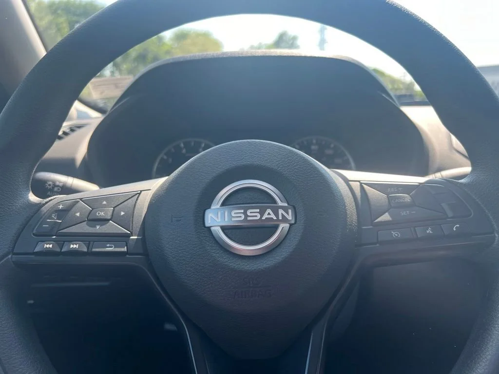 Used 2024  Nissan S image 13