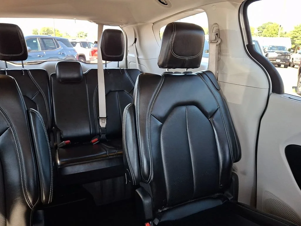 Used 2024 Silver Mist Cle Chrysler Touring L image 21