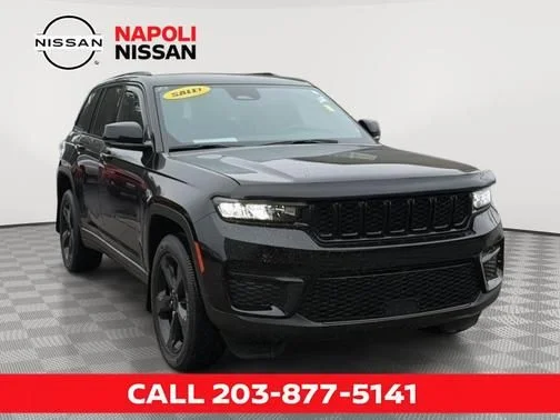 Used 2023 Black Jeep Altitude X image 1