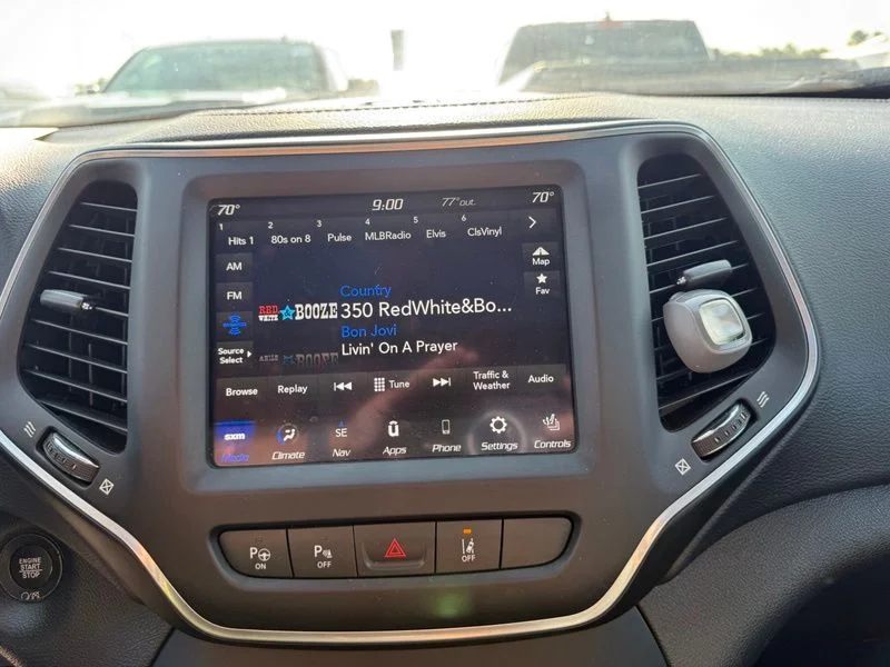 Used 2023 Black Jeep Altitude image 7