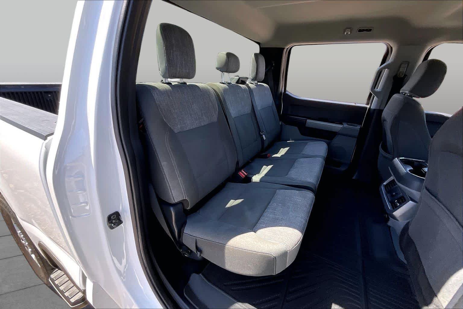 Used 2024 Oxford White Ford XLT image 18