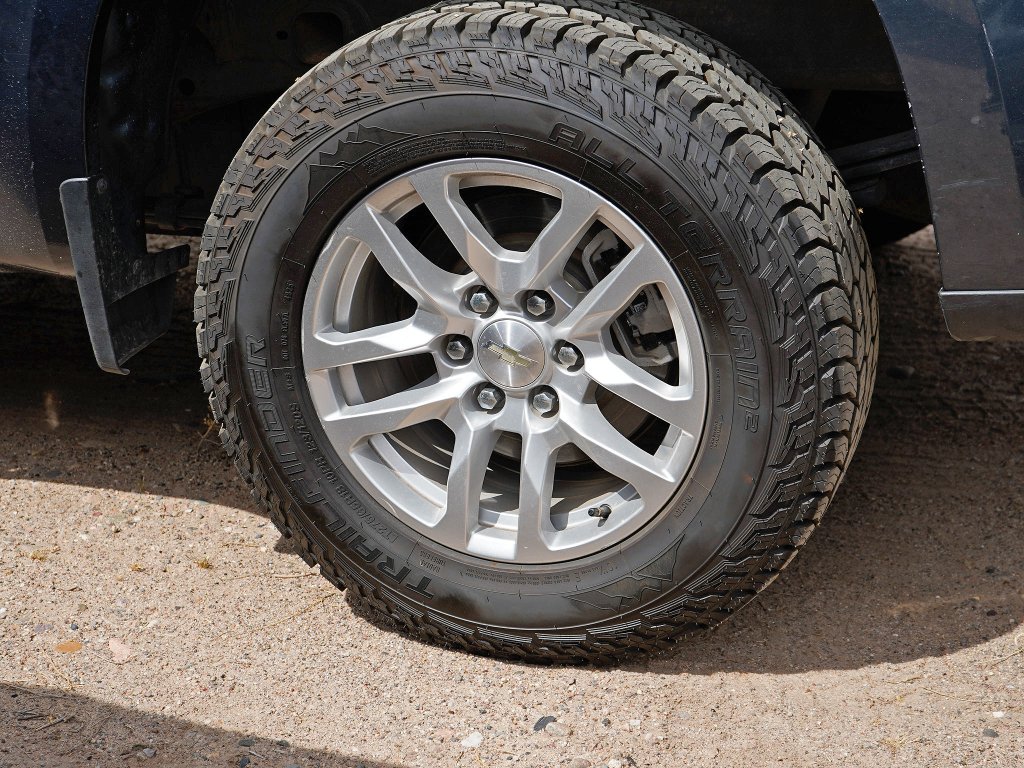 Used 2020 Shadow Gray Metallic Chevrolet LT image 6