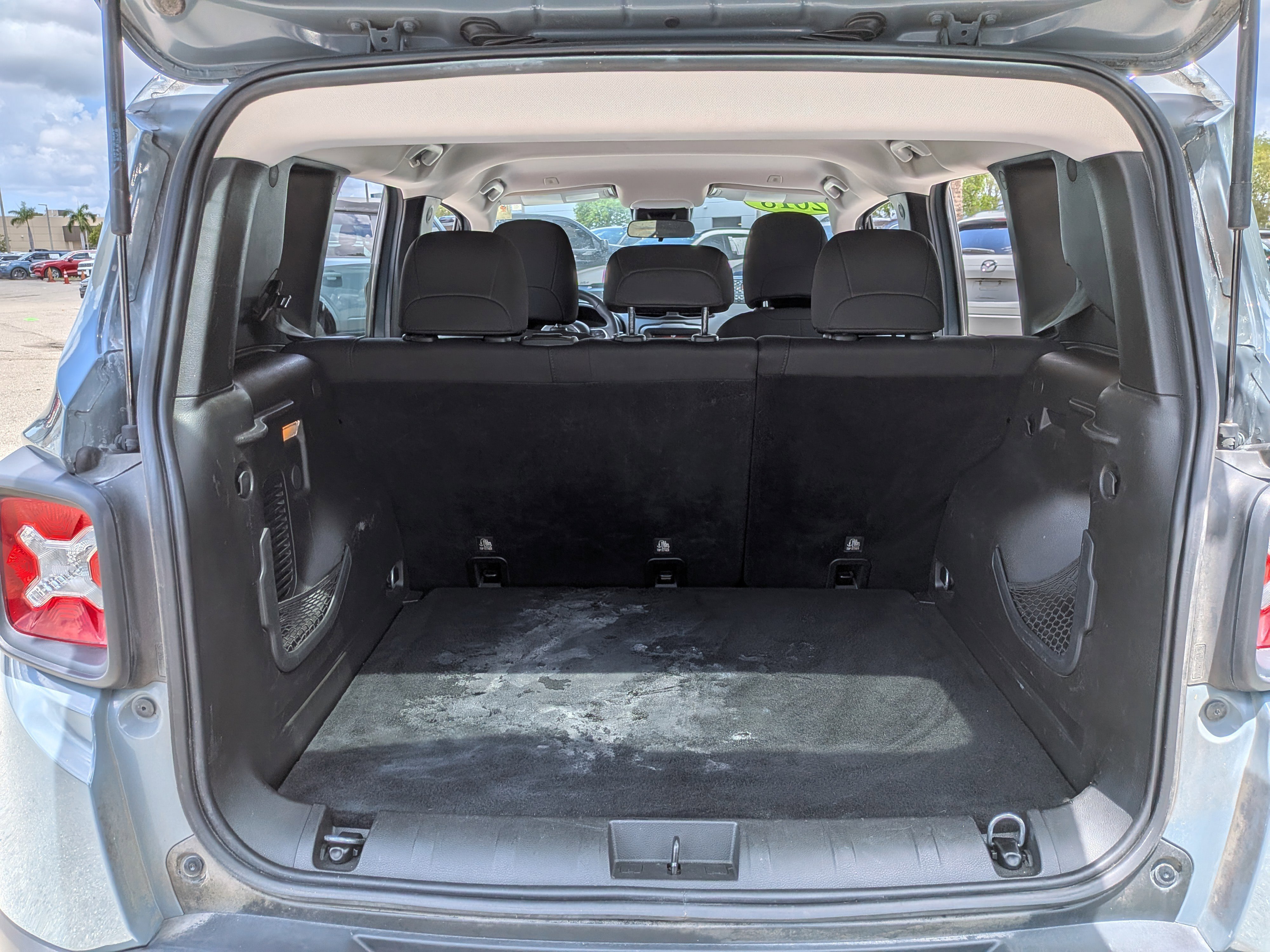 Used 2018 Anvil Jeep Latitude image 13