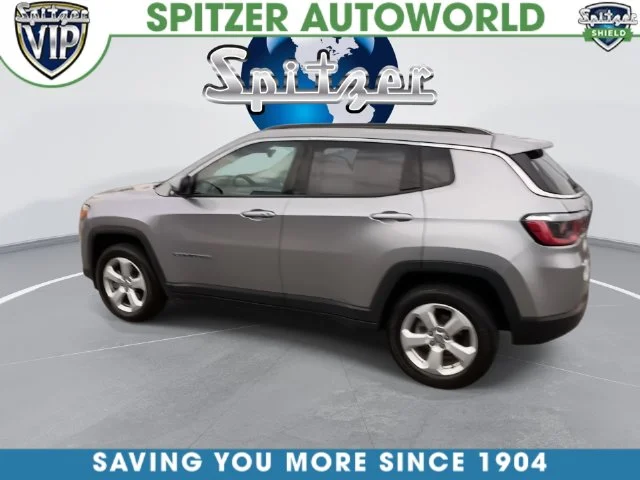 Used 2019 Billet Silver Metallic Clearcoat Jeep Latitude image 10