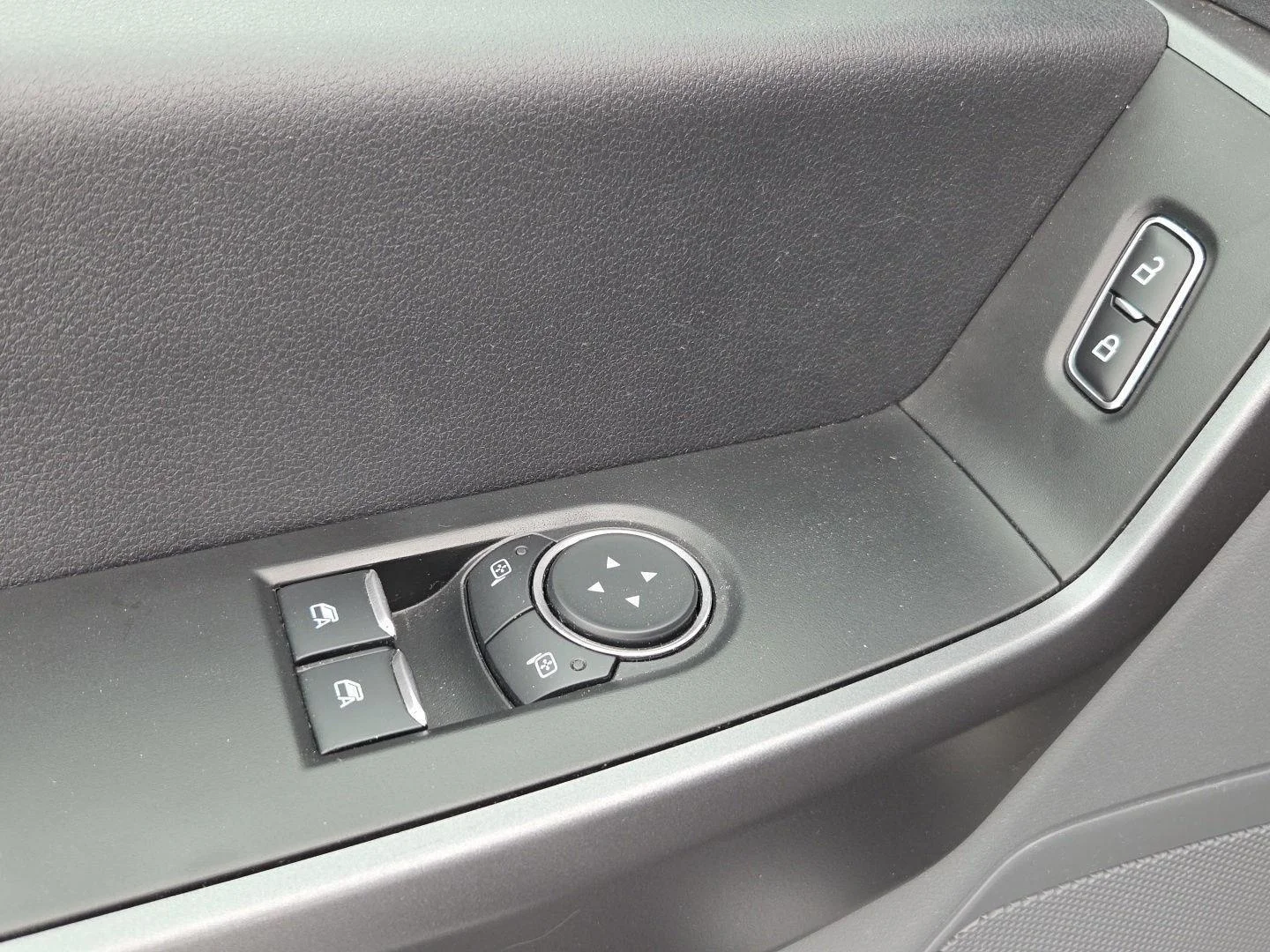 Used 2025 Oxford White Ford XLT image 20