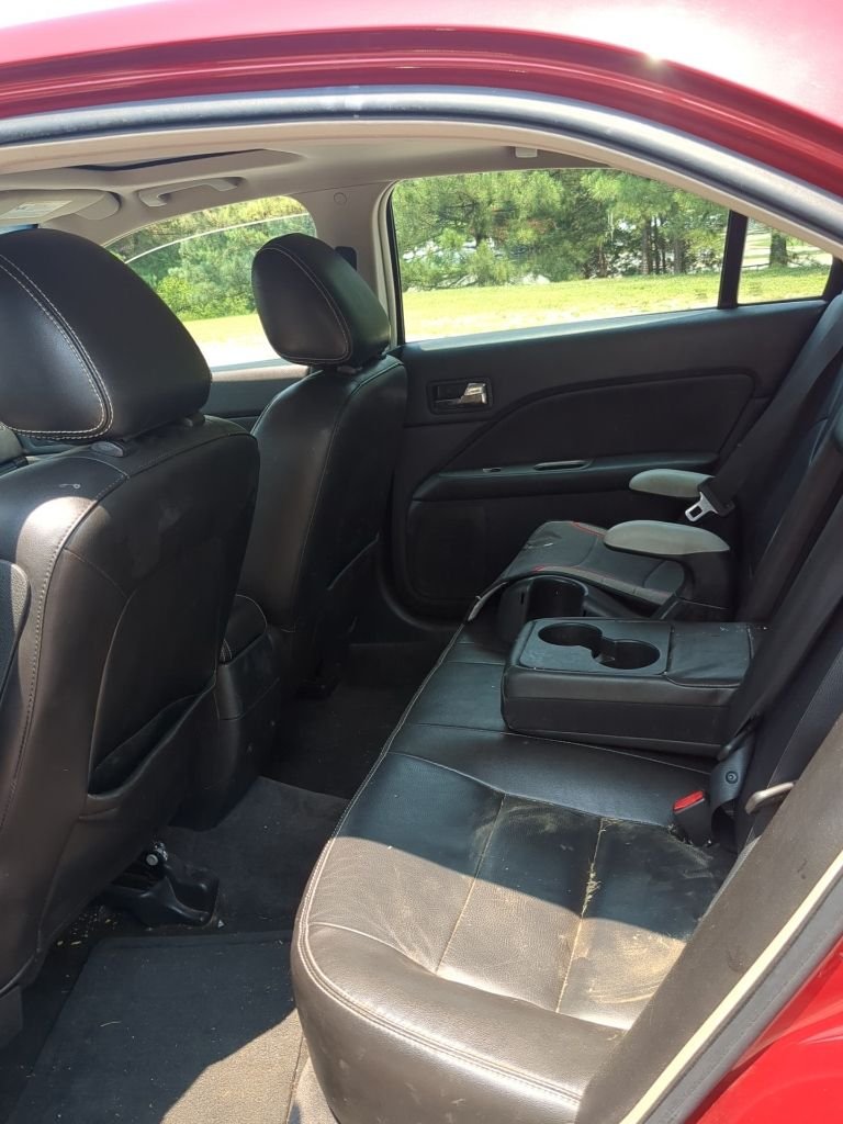 Used 2010 Red Ford SEL image 9