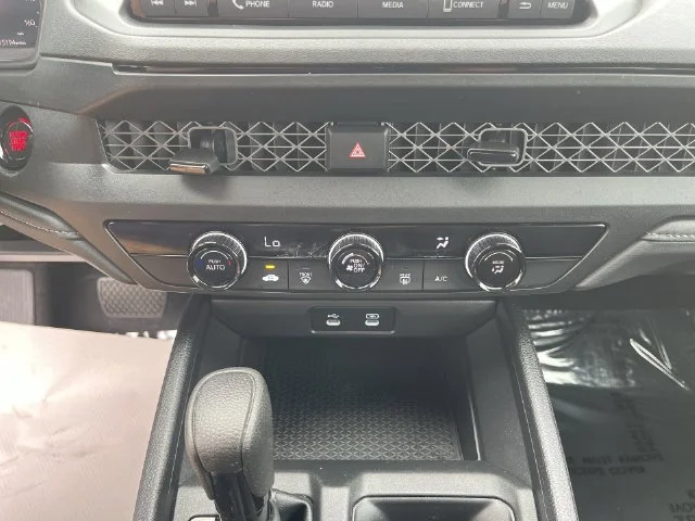 Used 2025  Honda LX image 18
